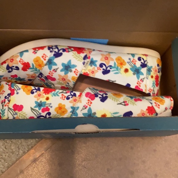 Tom’s Natural Floral Print 6.5 Good Condition - Picture 5 of 7